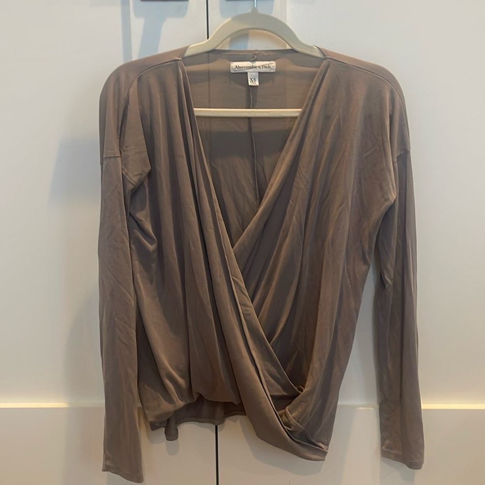 ABERCROMBIE AND FITCH wrap top